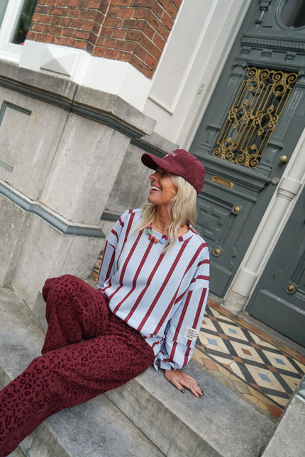 STREEP SWEATER LIFE ISN'T PERFECT BLAUW BORDEAUX