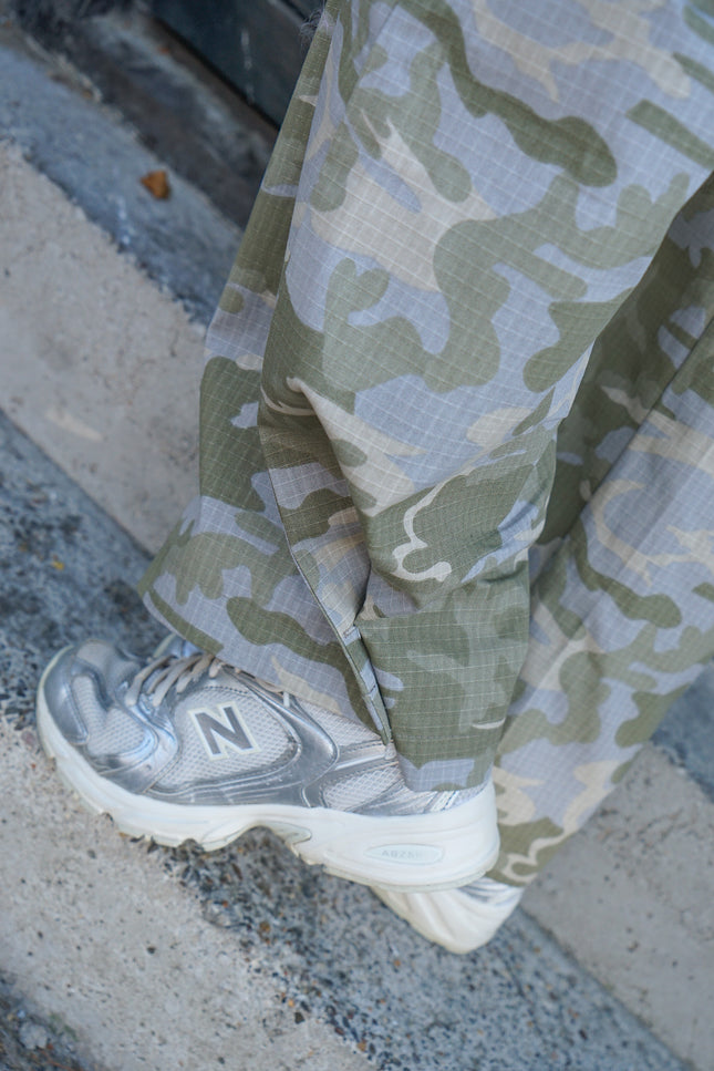 ARMY PRINT PARACHUTE BROEK GRIJS GROEN