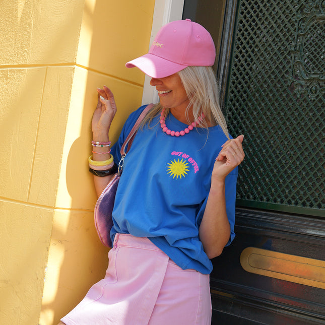 T-SHIRT OUT OF OFFICE BLAUW