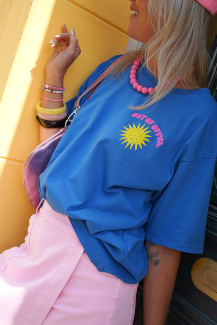 T-SHIRT OUT OF OFFICE BLAUW