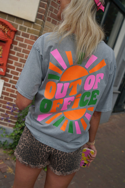 T-SHIRT OUT OF OFFICE GRIJS