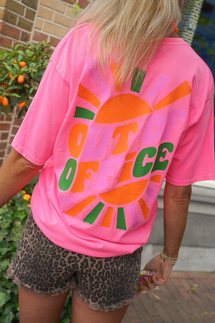 T-SHIRT OUT OF OFFICE ROZE