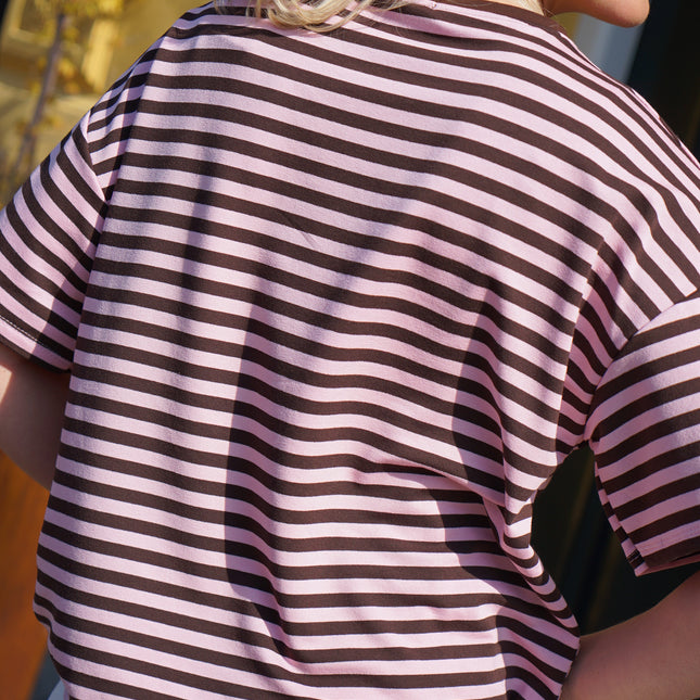T-SHIRT STREEP MILA BRUIN ROZE