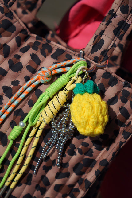 BAG CHARM LEMON GEEL - Hipishet