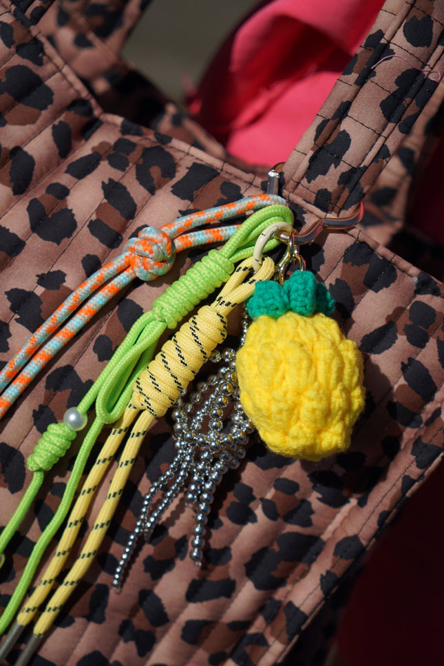 BAG CHARM LEMON GEEL - Hipishet