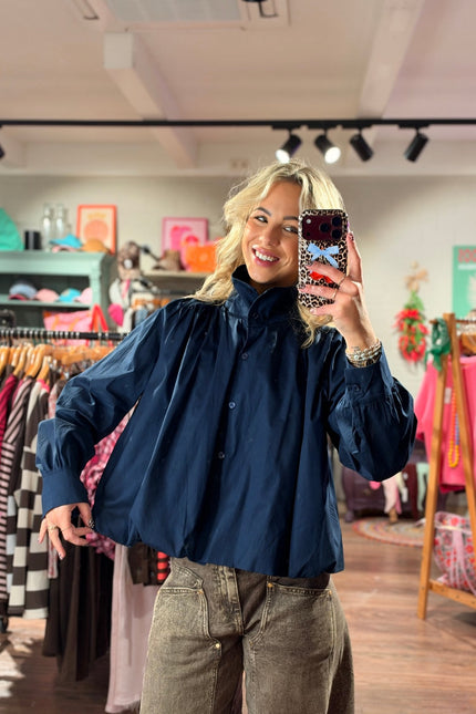 BLOUSE DEWI NAVY - Hip is het