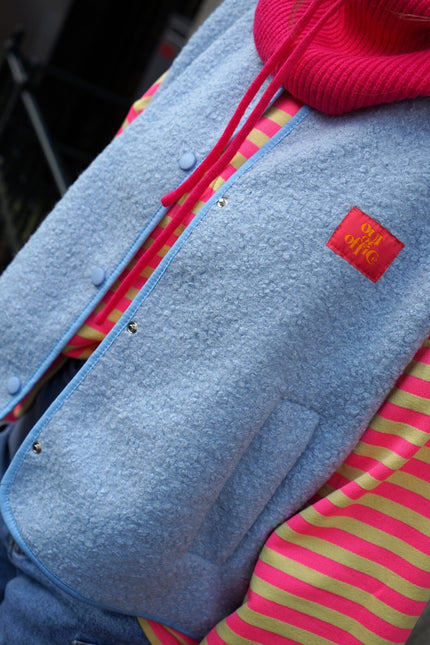 GILET OUT OF OFFICE LICHTBLAUW - Hipishet