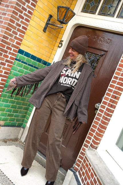 JEANS AMIRA BRUIN - Hip is het