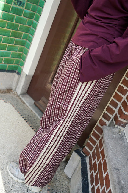 JOGGER ELKE GERUIT AUBERGINE - Hip is het
