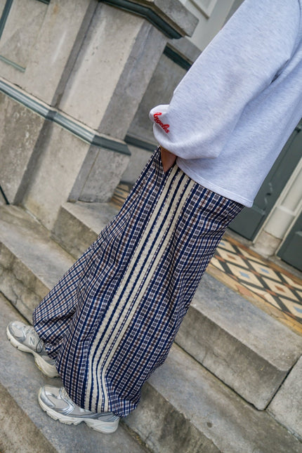 JOGGER ELKE GERUIT NAVY - Hip is het