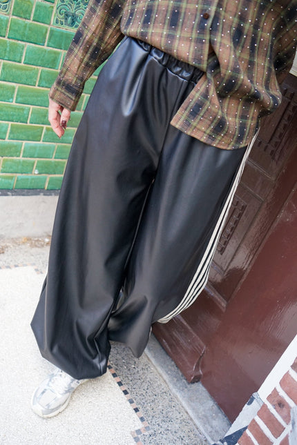 JOGGER KYRA PU ZWART - Hip is het