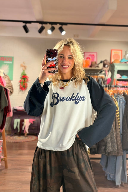LONGSLEEVE BROOKLYN NAVY - Hip is het