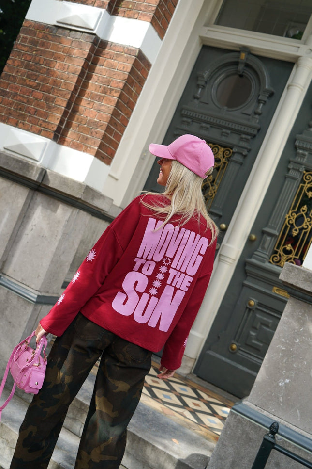LONGSLEEVE MOVING TO THE SUN BORDEAUX - Hip is het