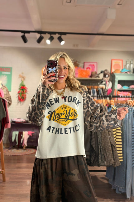 LONGSLEEVE NEW YORK LEOPARD - Hip is het