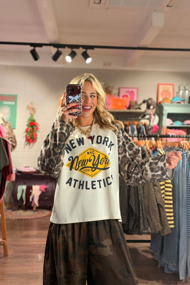 LONGSLEEVE NEW YORK LEOPARD - Hip is het