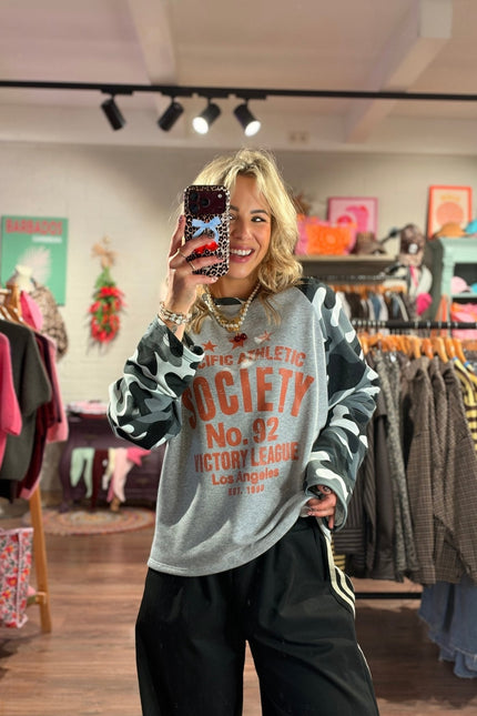 LONGSLEEVE PACIFIC ATHLETIC ARMY GRIJS - Hip is het