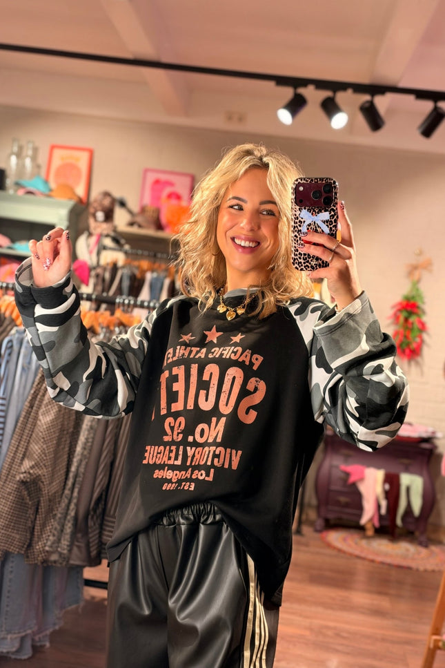 LONGSLEEVE PACIFIC ATHLETIC ARMY ZWART - Hip is het