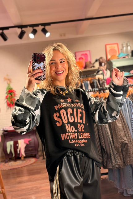LONGSLEEVE PACIFIC ATHLETIC ARMY ZWART - Hip is het