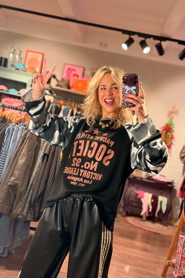 LONGSLEEVE PACIFIC ATHLETIC ARMY ZWART - Hip is het