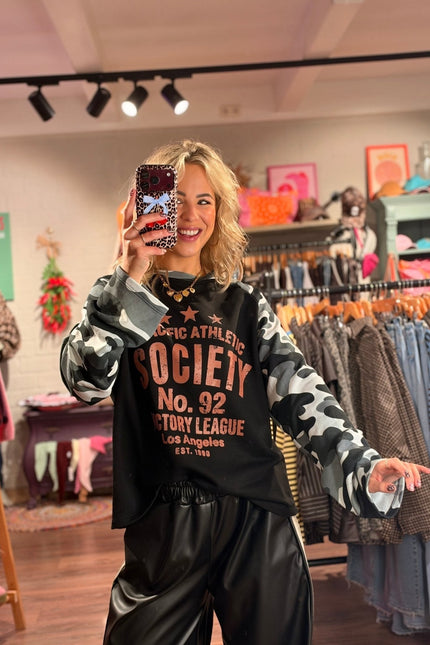 LONGSLEEVE PACIFIC ATHLETIC ARMY ZWART - Hip is het
