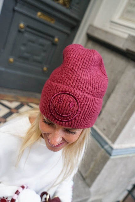 MUTS SMILEY BORDEAUX - Hip is het