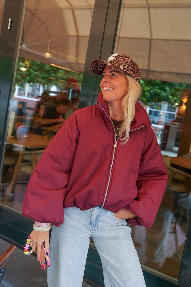 PUFFER JACKET BORDEAUX - Hip is het