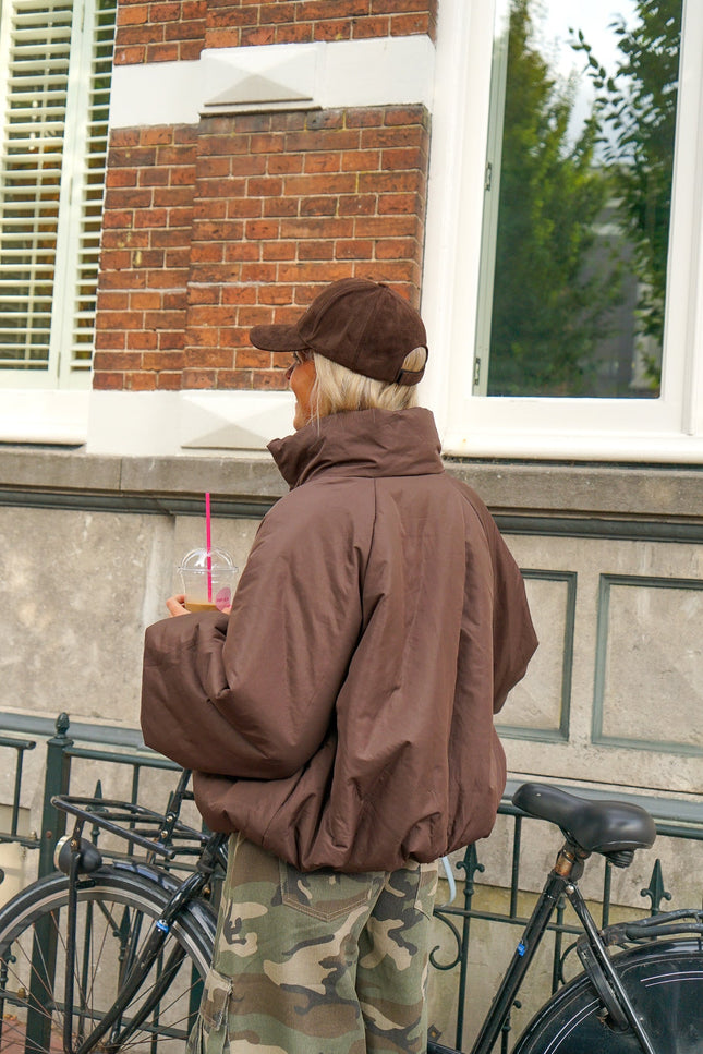 PUFFER JACKET BRUIN - Hip is het