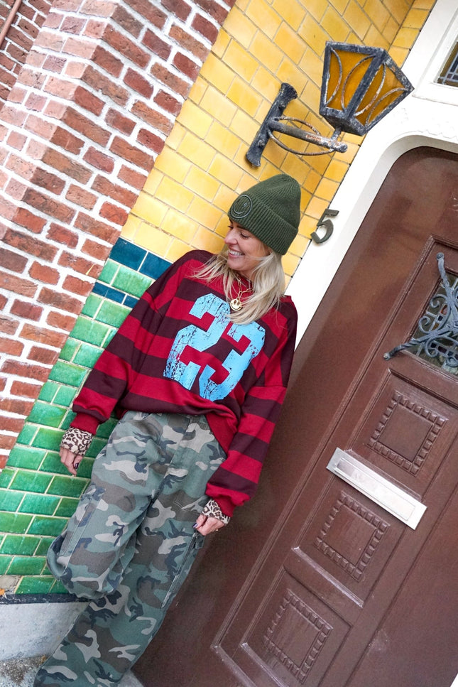 STREEP SWEATER ELENA BORDEAUX ROOD - Hip is het