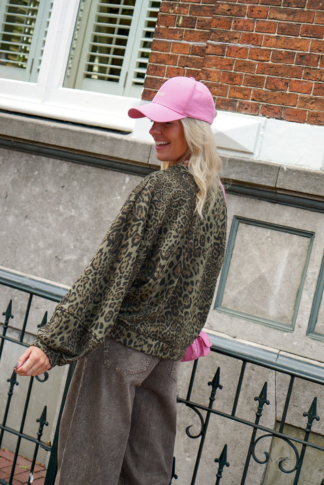 SWEATER SELFLOVE CLUB LEOPARD GROEN - Hip is het
