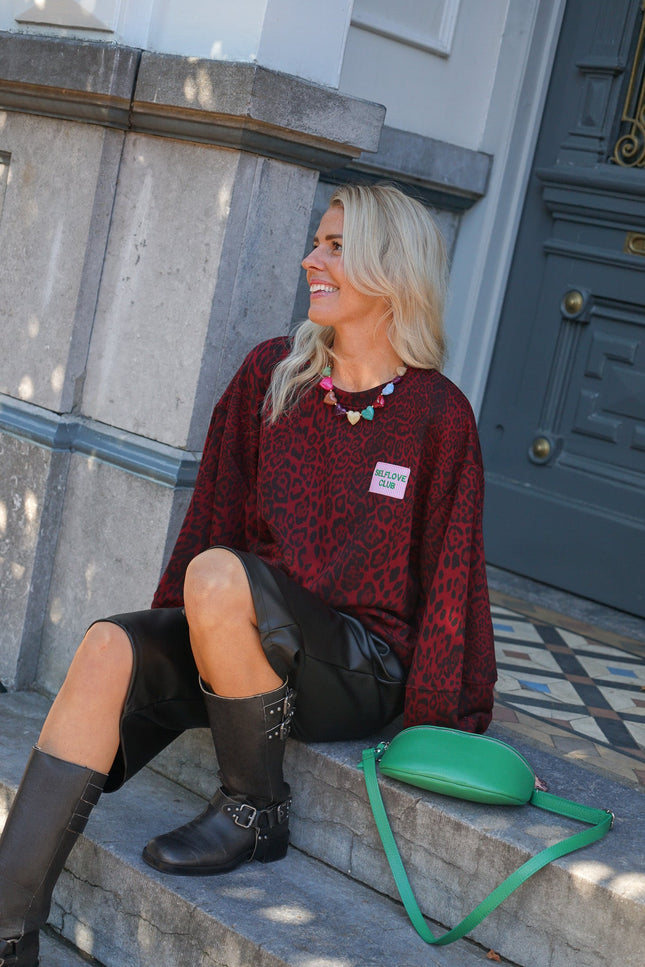 SWEATER SELFLOVE CLUB LEOPARD ROOD - Hip is het