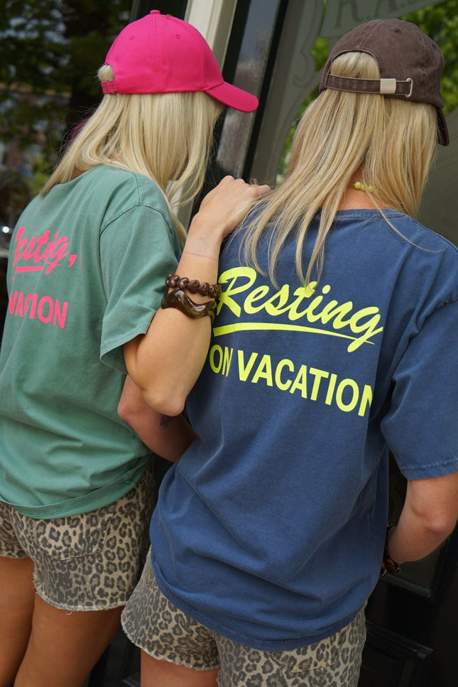 T - SHIRT RESTING ON VACATION BLAUW - Hipishet
