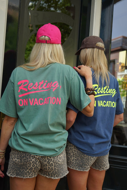 T - SHIRT RESTING ON VACATION GROEN - Hipishet