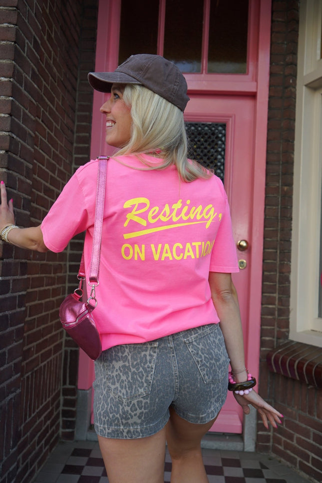 T - SHIRT RESTING ON VACATION ROZE - Hipishet