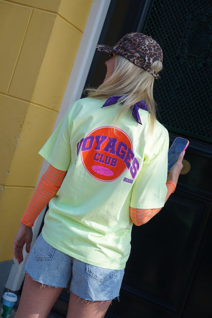 T - SHIRT VOYAGES CLUB GIFGROEN - Hipishet