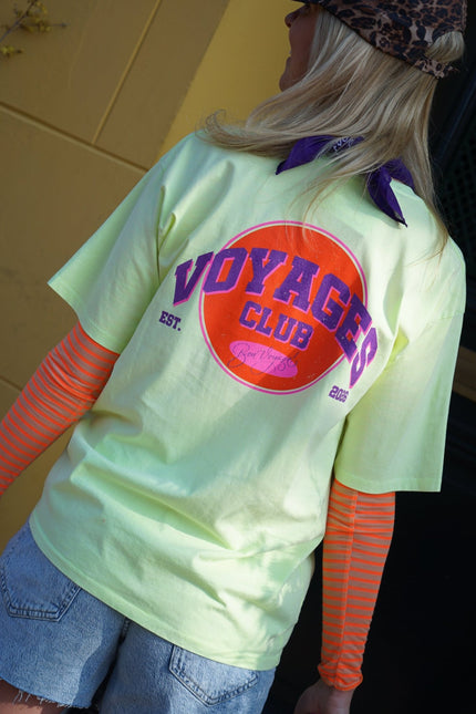T - SHIRT VOYAGES CLUB GIFGROEN - Hipishet