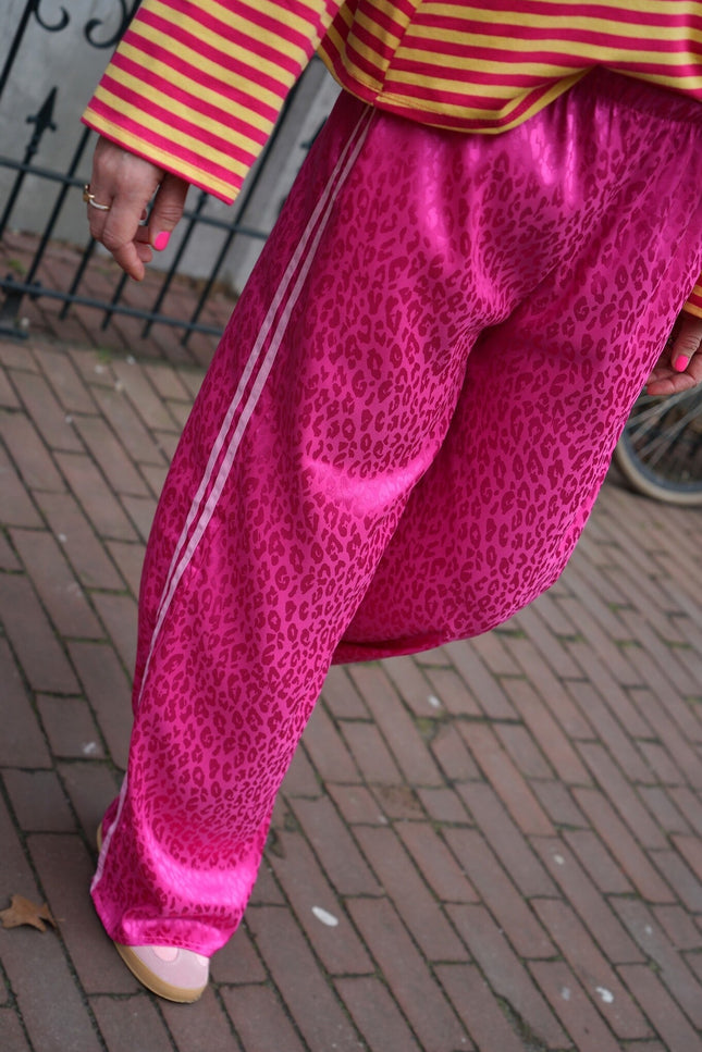 WIJDE BROEK LEOPARD FUCHSIA - Hipishet